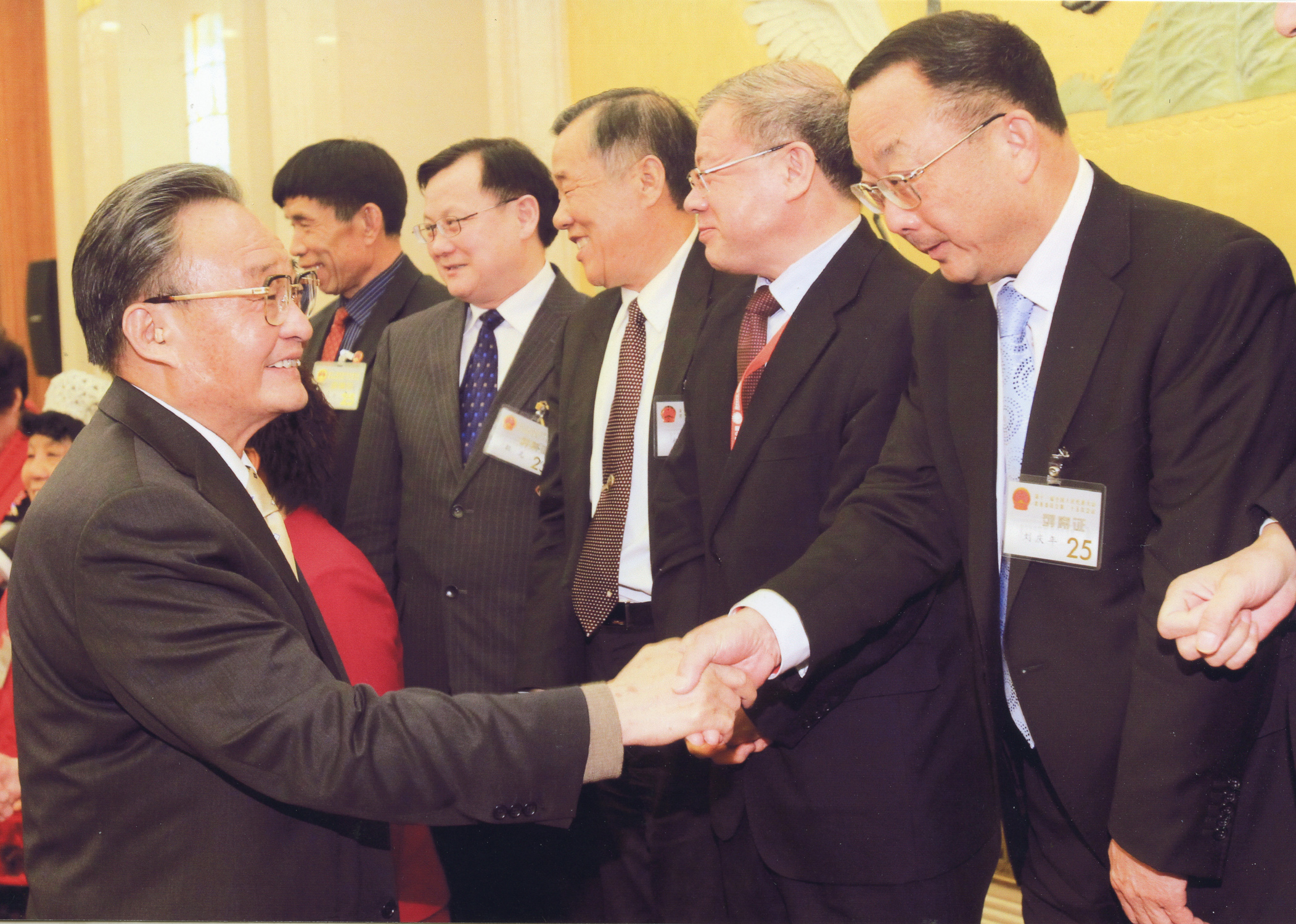 在十一屆全國人大常委會25次會議上，時任吳邦國委員長親切接見集團創始人劉慶年